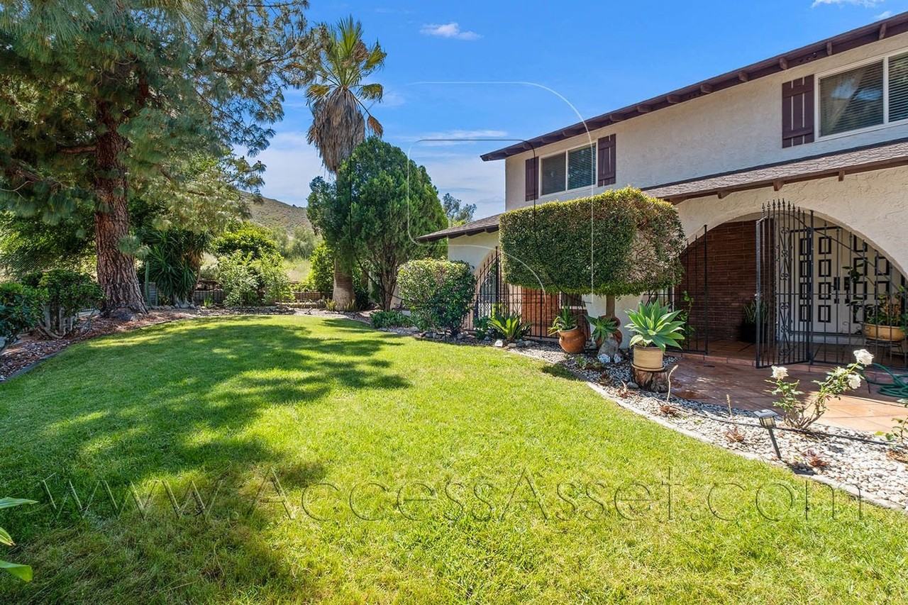 11891 Sierra Glen Dr - Photo 3 of 43