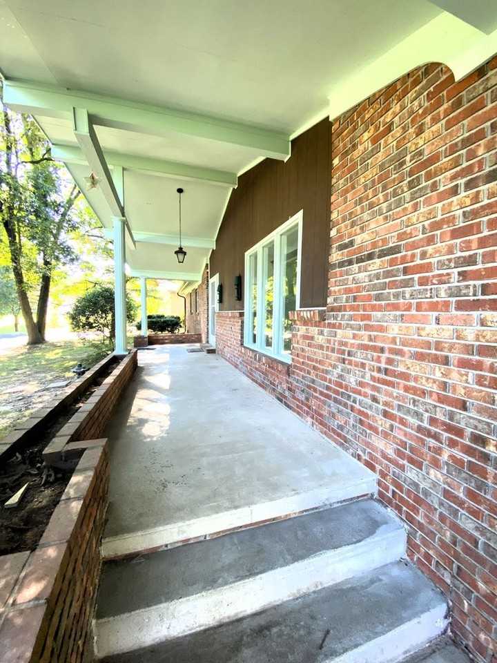 117 Barnes Dr - Photo 2 of 21