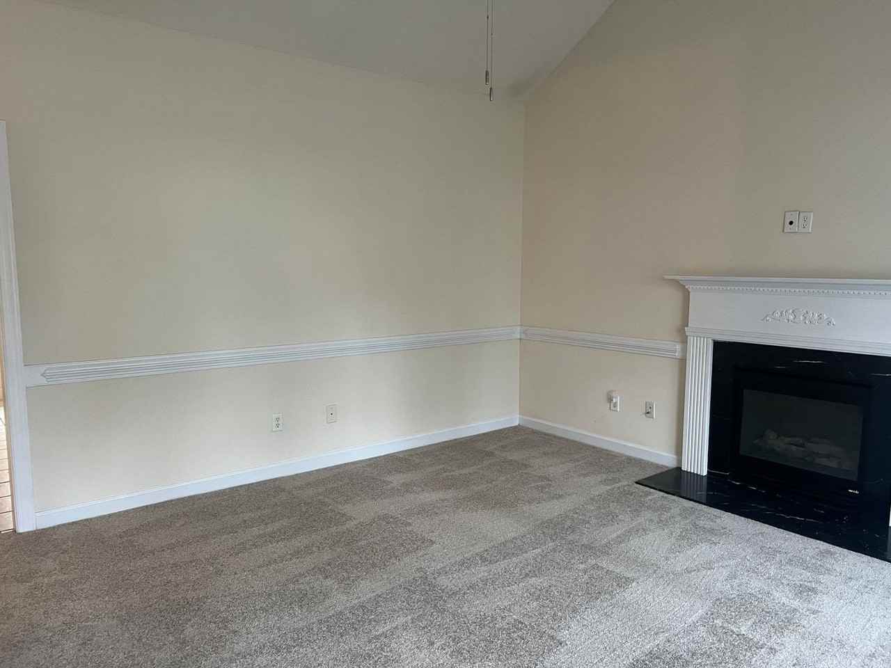711 Scott Ct - Photo 2 of 10