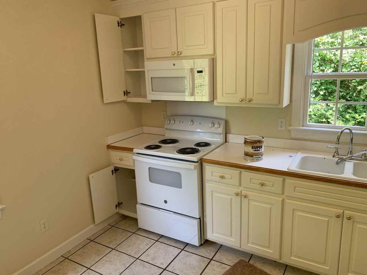 711 Scott Ct - Photo 3 of 10