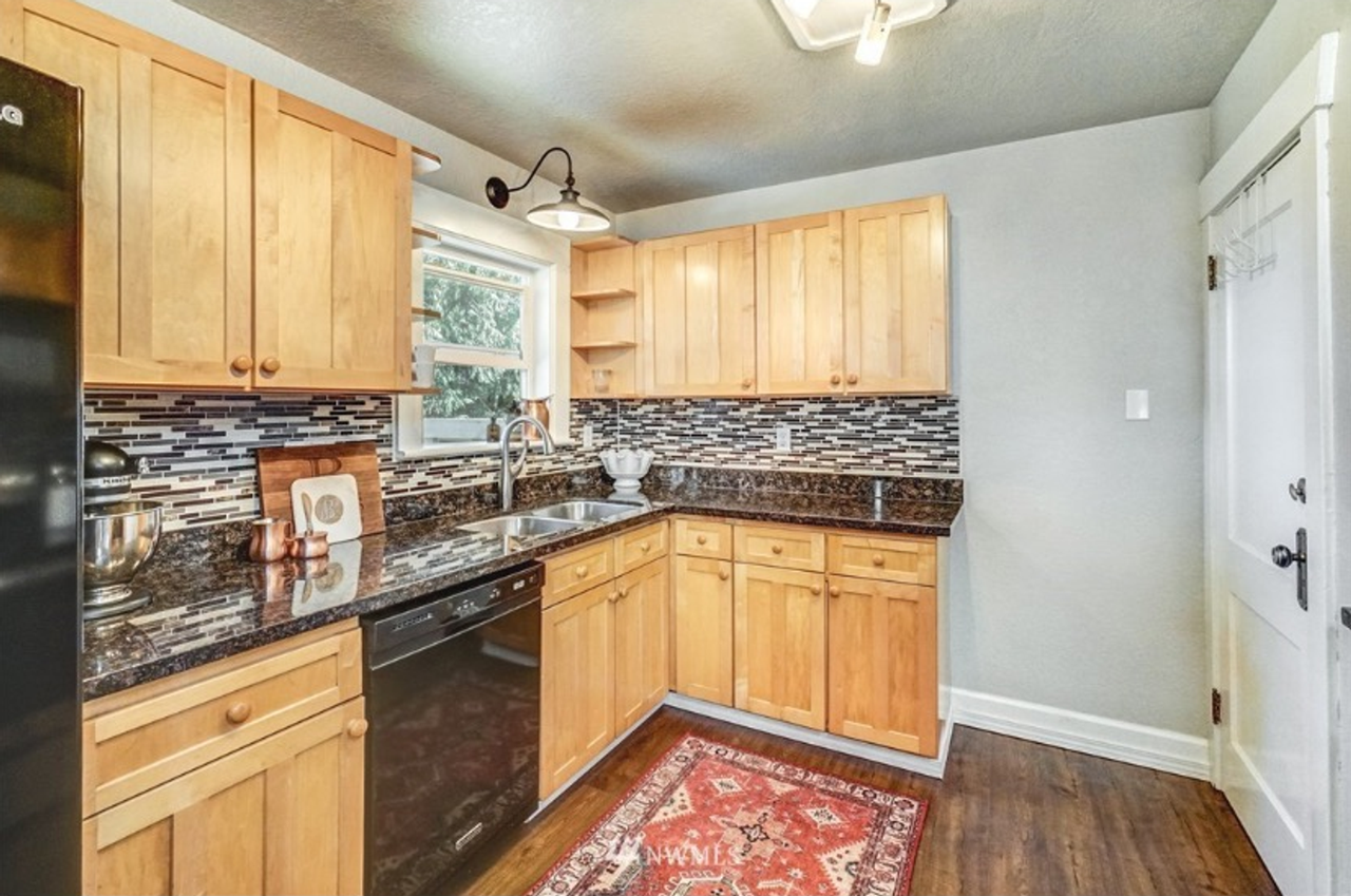 4307 N 25th St - Photo 4 of 7