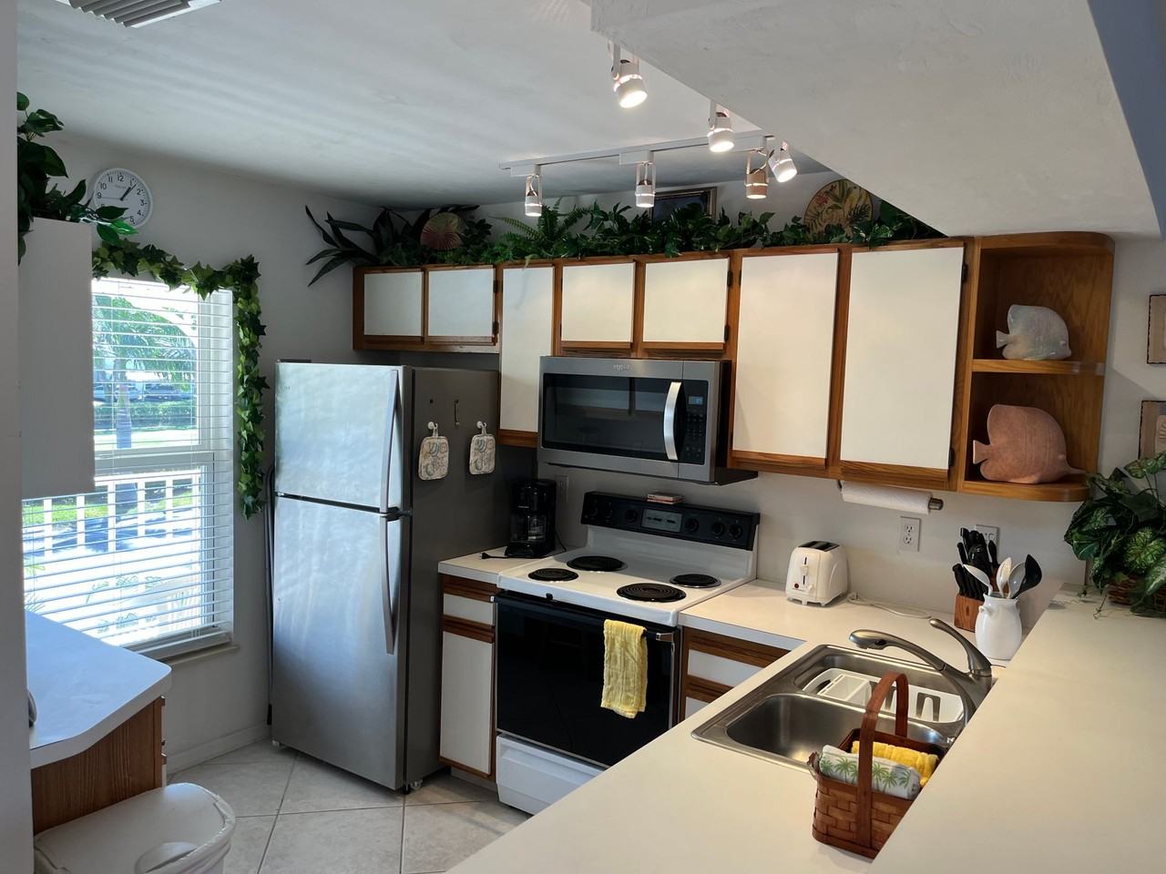 1165 Mainsail Dr #612 - Photo 2 of 12