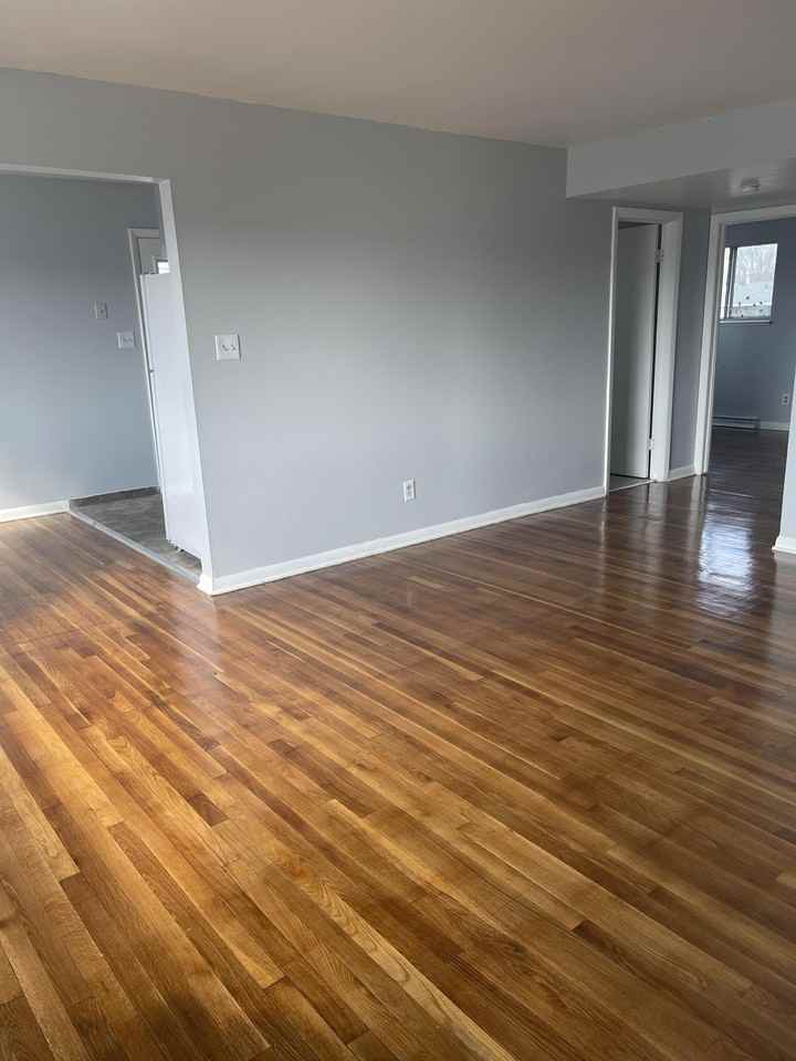 Rhoadesdale Avenue 2571 - Photo 2 of 7