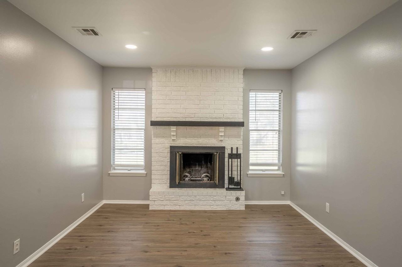 904 W El Paso Pl - Photo 3 of 13