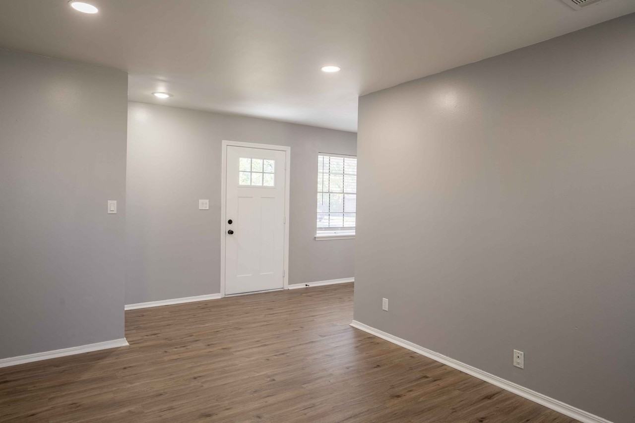 904 W El Paso Pl - Photo 4 of 13