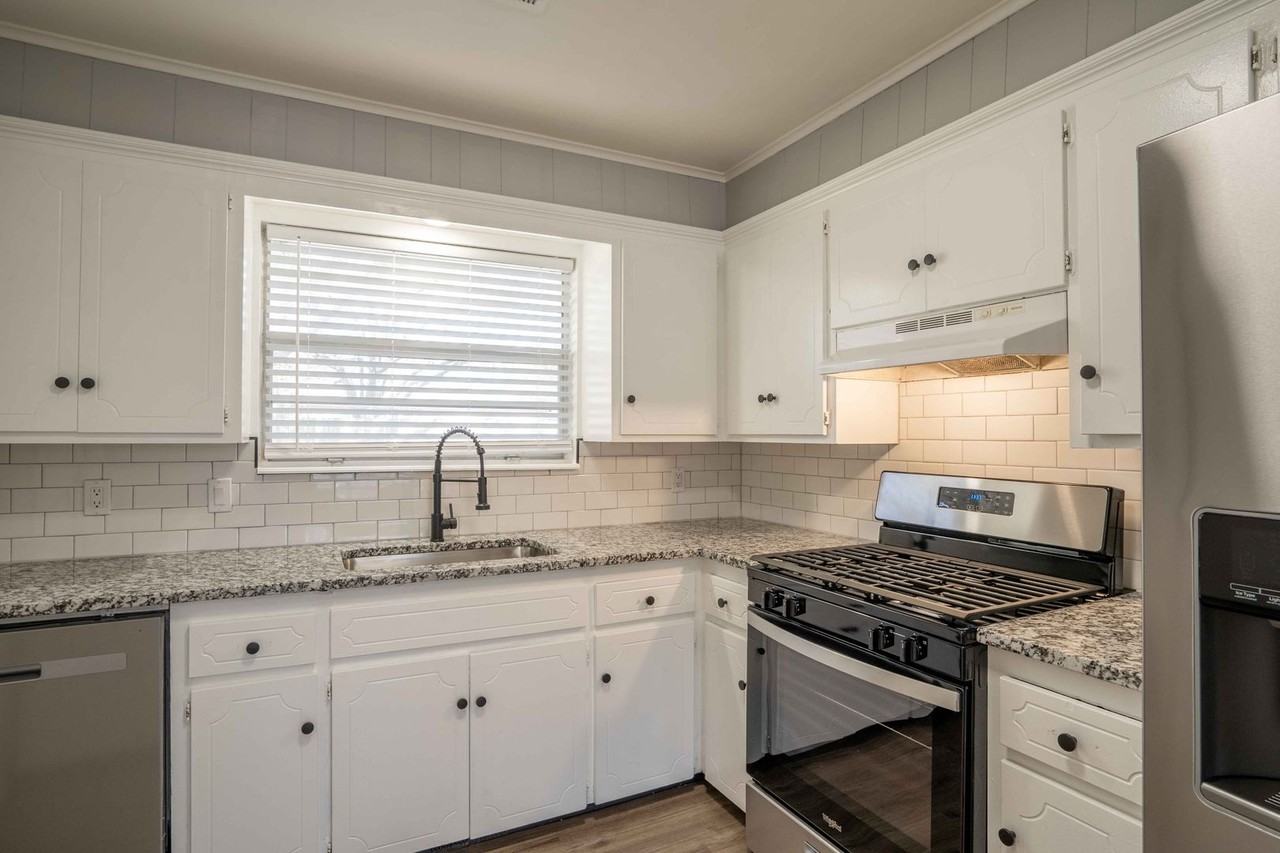 904 W El Paso Pl - Photo 6 of 13