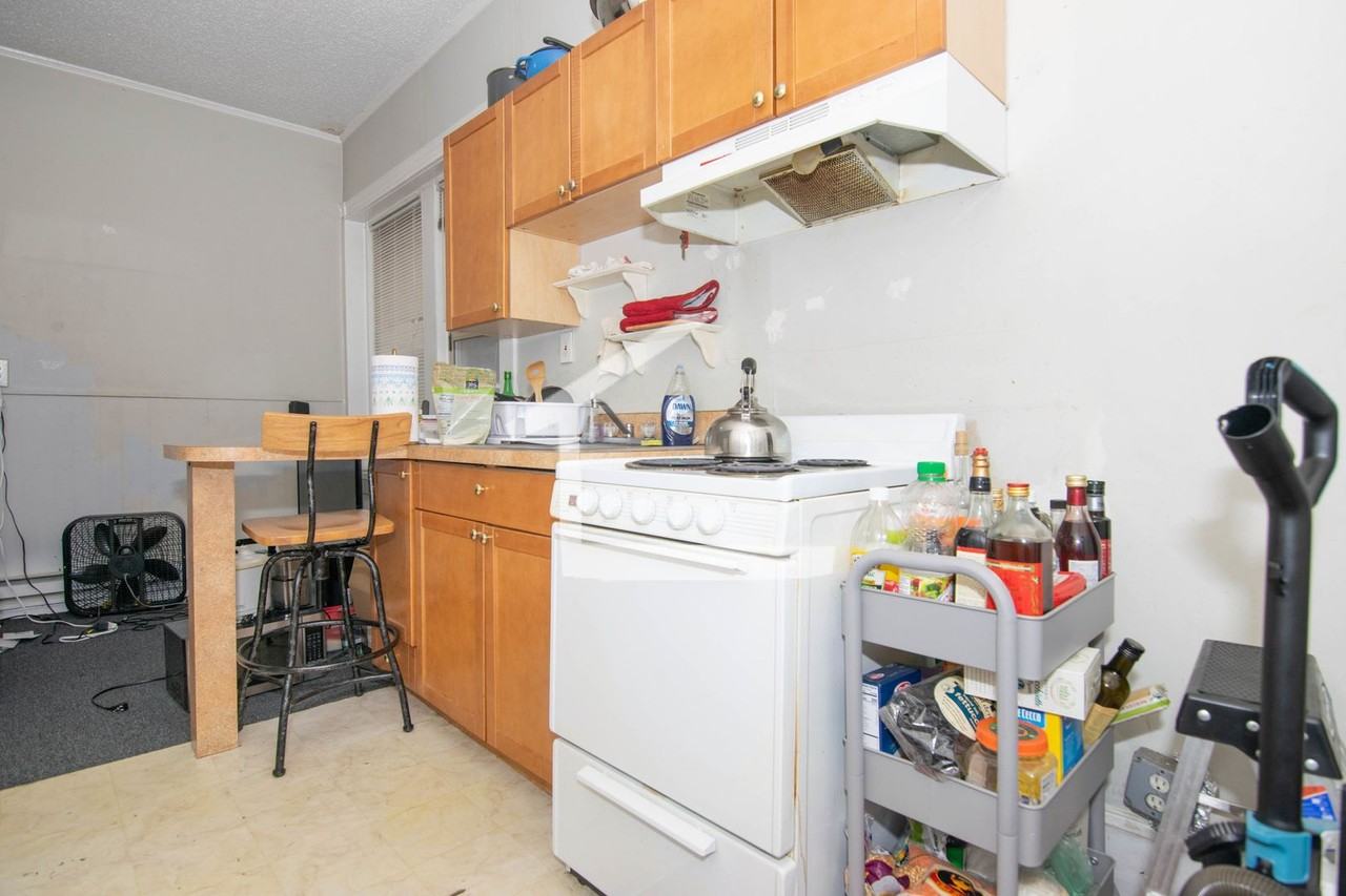 883A Huntington Ave - Photo 3 of 13