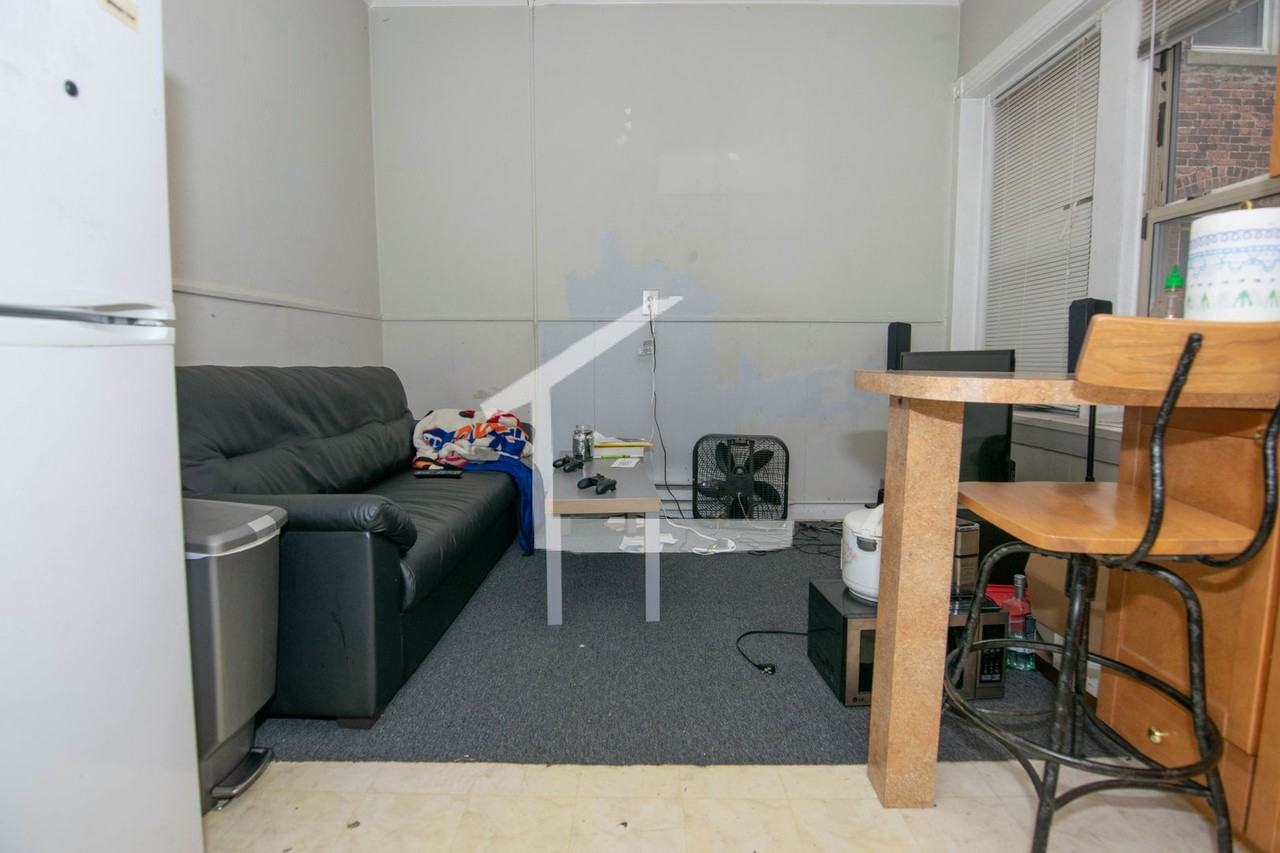 883A Huntington Ave - Photo 4 of 13
