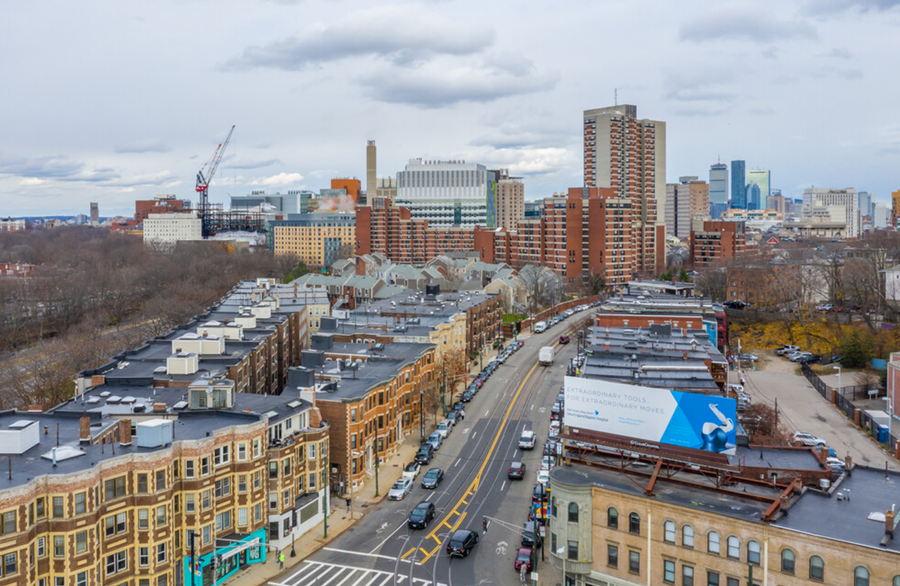 883A Huntington Ave - Photo 5 of 13