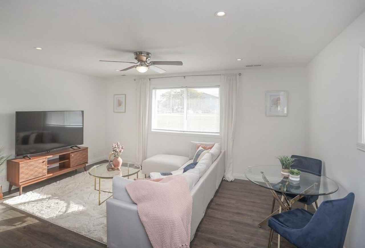 52 Flats - Photo 4 of 50