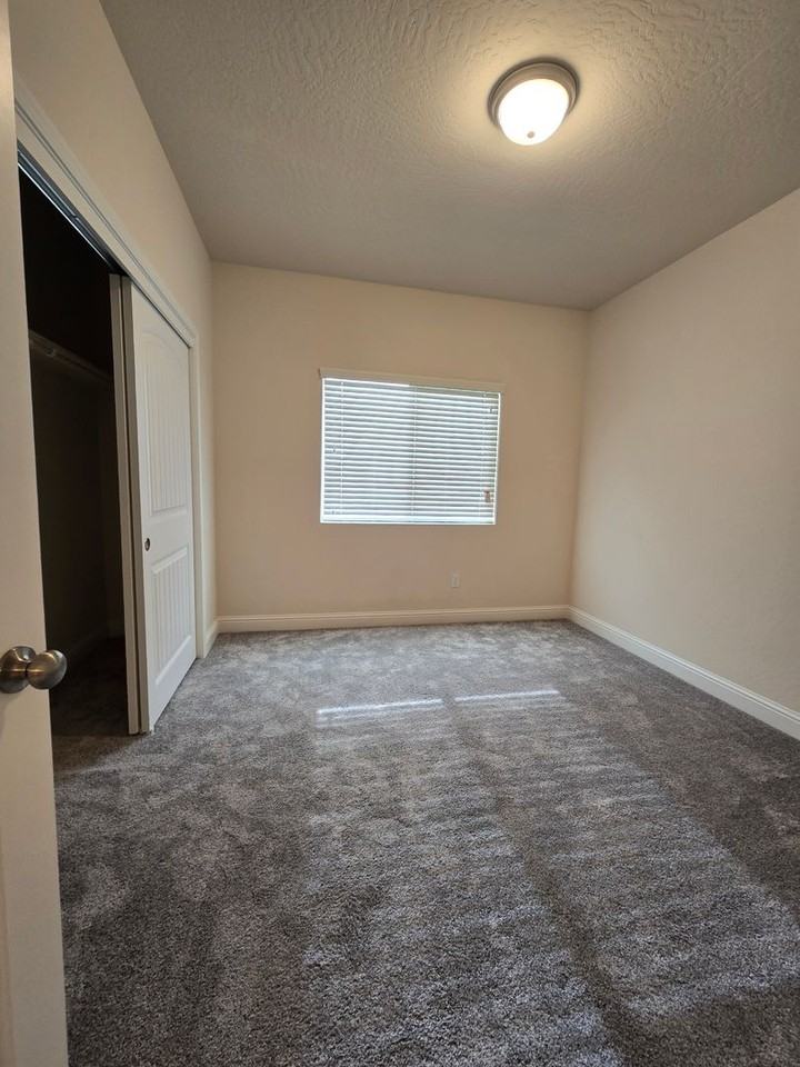 2365 W Mallard Ln - Photo 2 of 22