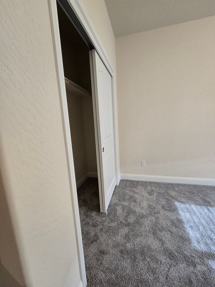 2365 W Mallard Ln - Photo 4 of 22