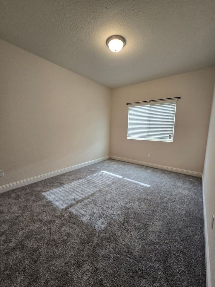 2365 W Mallard Ln - Photo 5 of 22