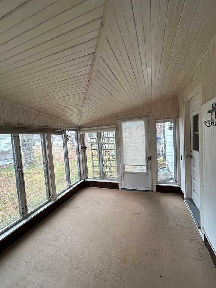 33 Washington St - Photo 6 of 24