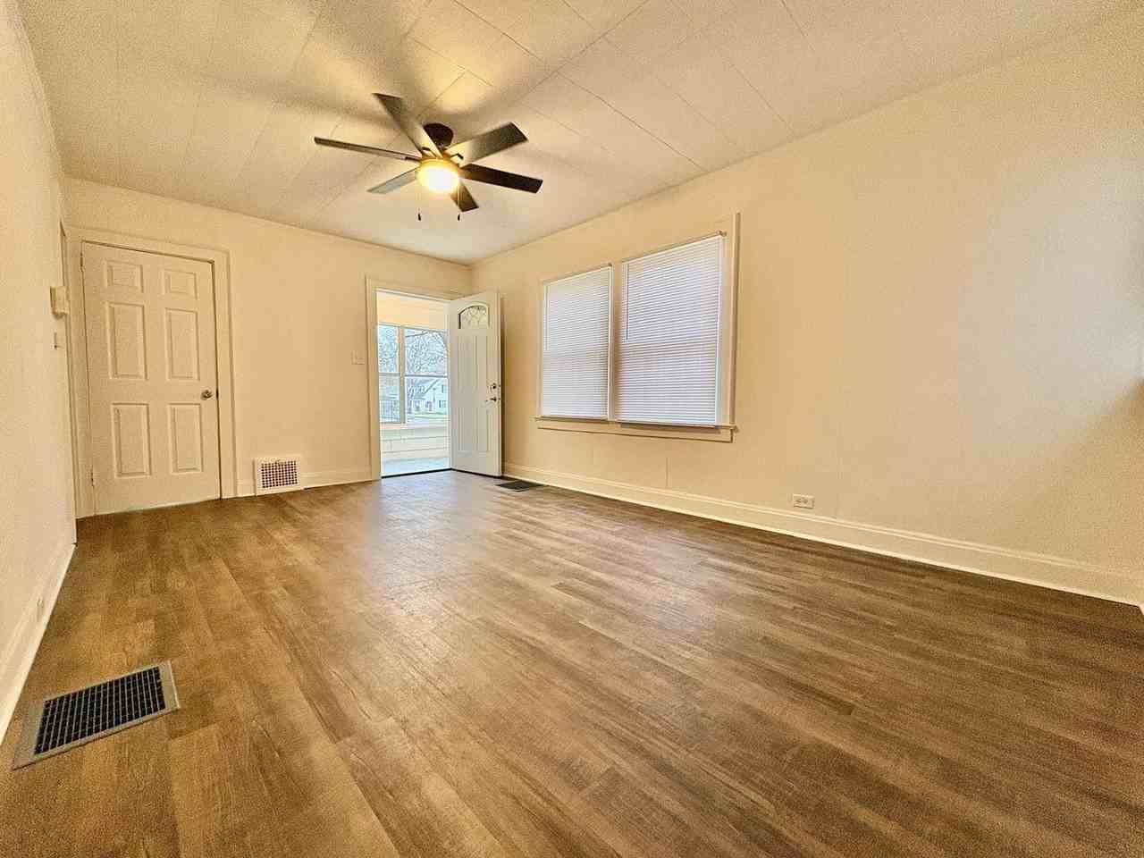 614 E Fairview Ave - Photo 3 of 15