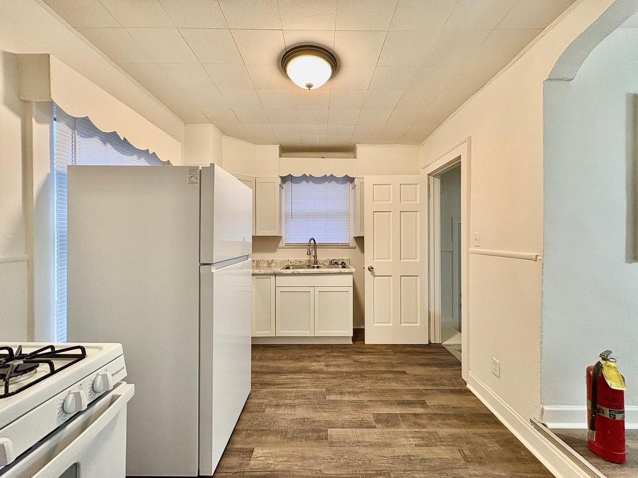 614 E Fairview Ave - Photo 5 of 15