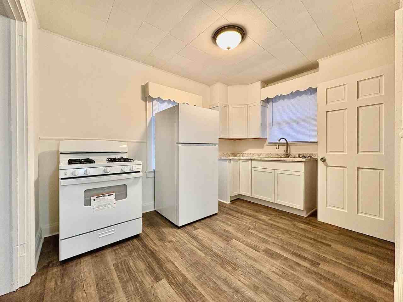 614 E Fairview Ave - Photo 6 of 15