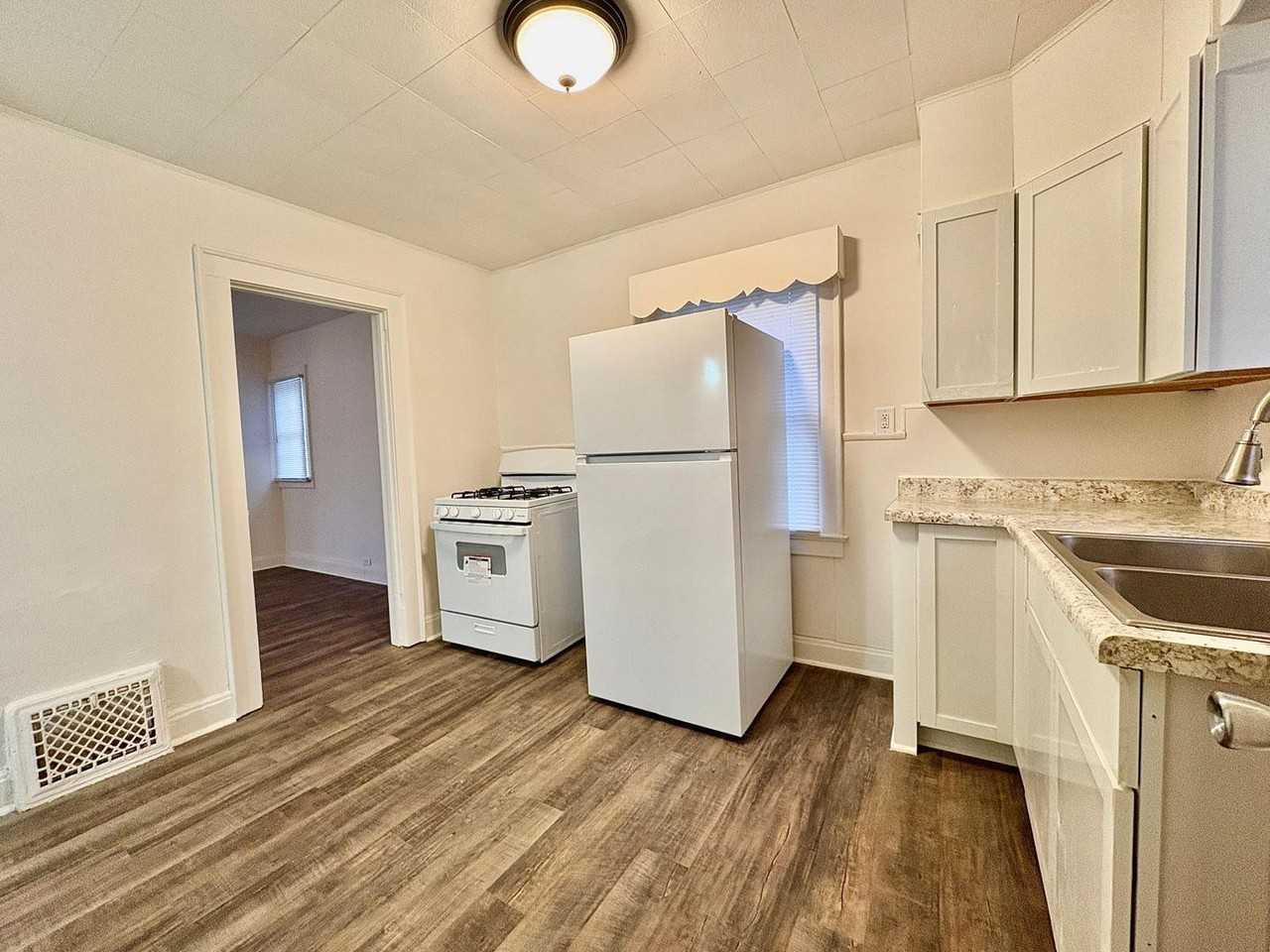 614 E Fairview Ave - Photo 7 of 15