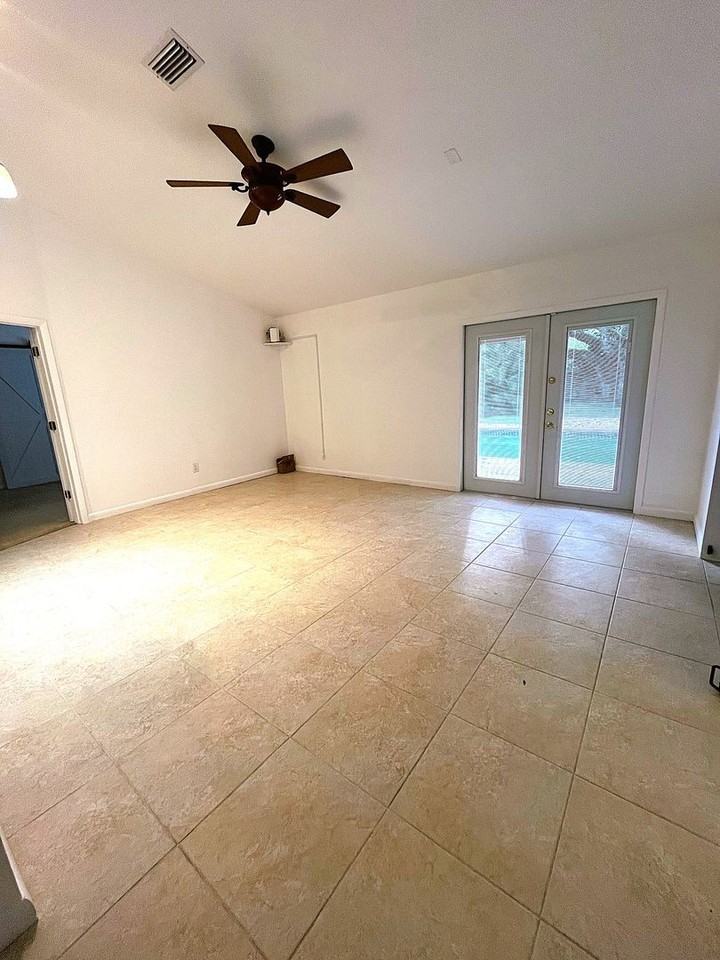 6750 Southwest Gaines Avenue - Photo 6 of 23