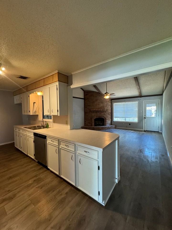 2625 Brown St - Photo 3 of 13