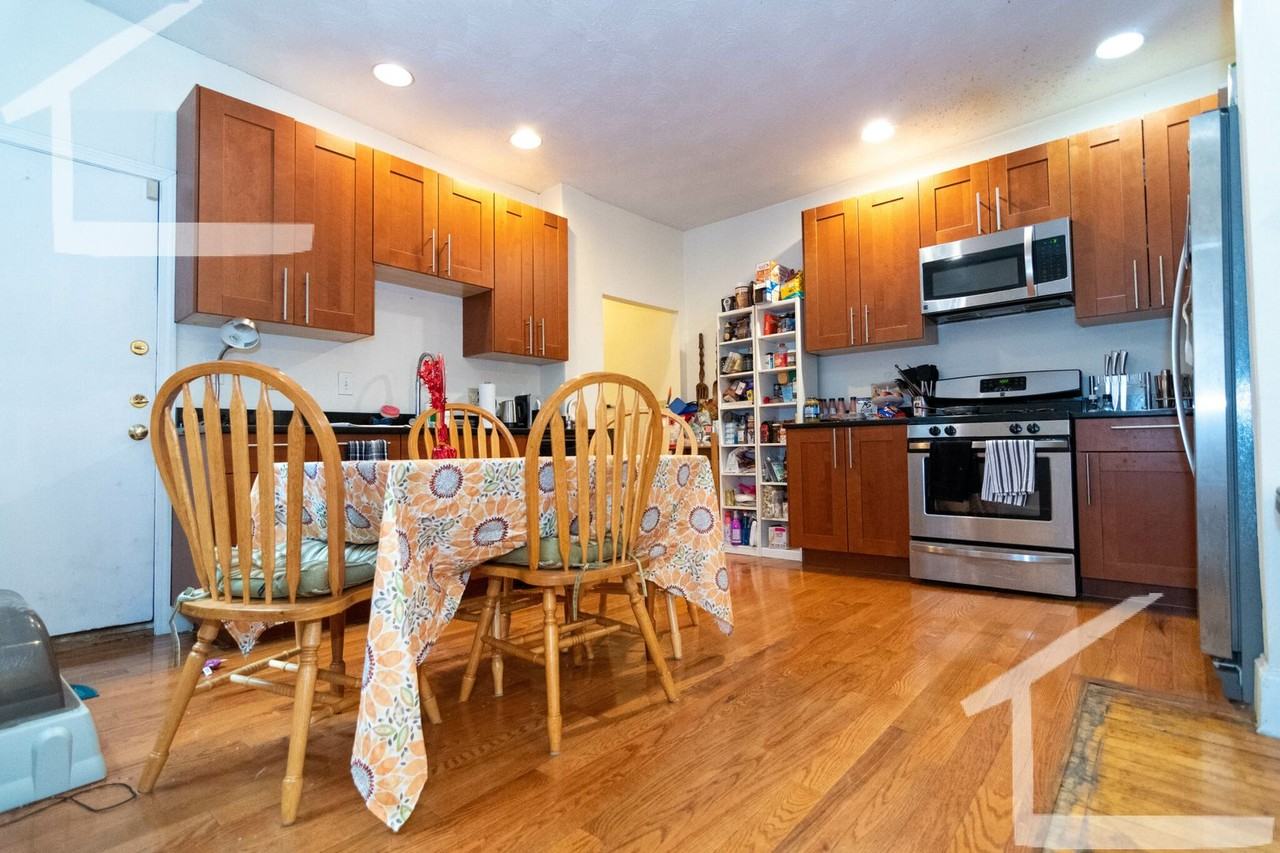 8 Glenville Ave - Photo 4 of 17