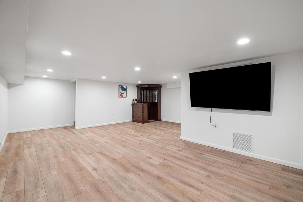 11117 E 11th Ave - Photo 4 of 18