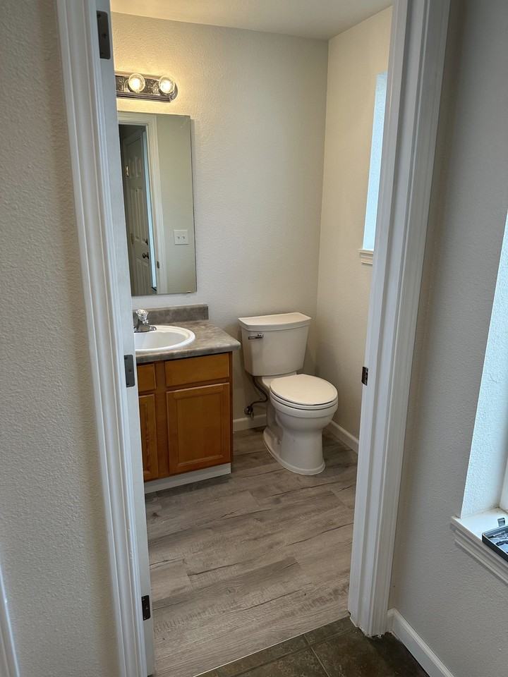 905 4th St SE, Sultan, WA - Photo 2 of 9