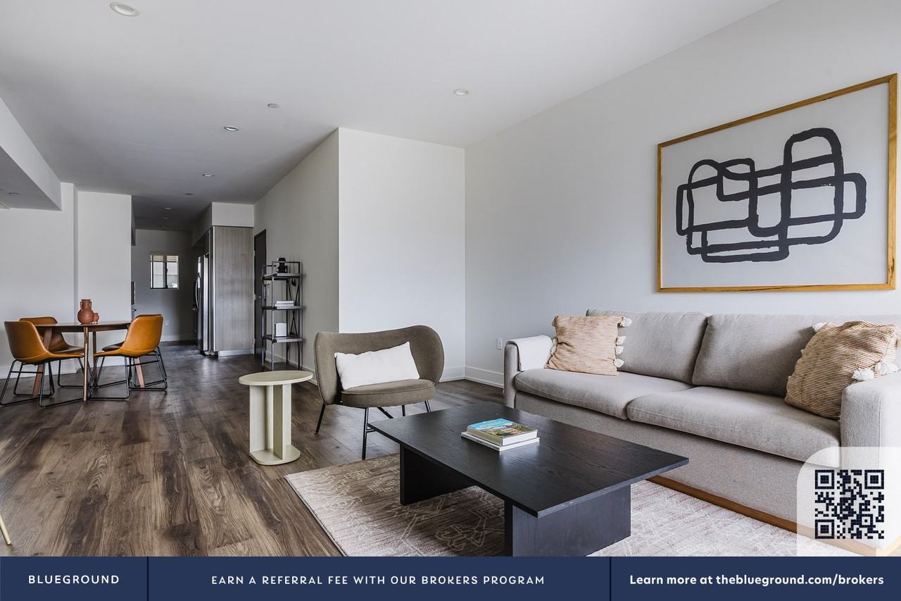 129 South Kings Road - Photo 5 of 50