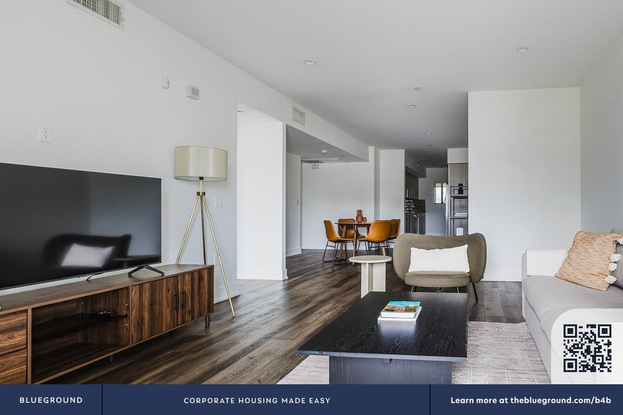 129 South Kings Road - Photo 6 of 50