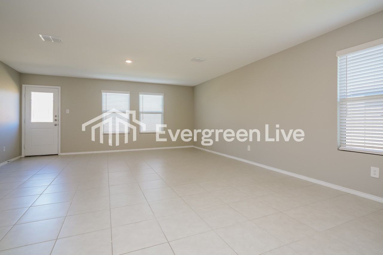 1033 Crestview Dr - Photo 4 of 16