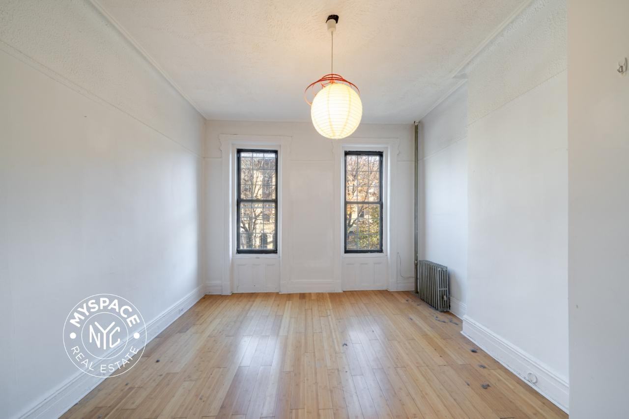 1357 Hancock St #2L - Photo 2 of 10