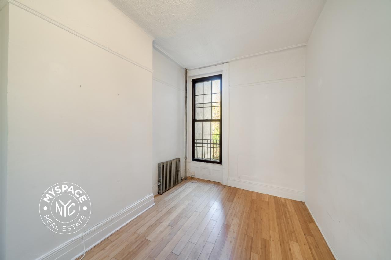 1357 Hancock St #2L - Photo 3 of 10