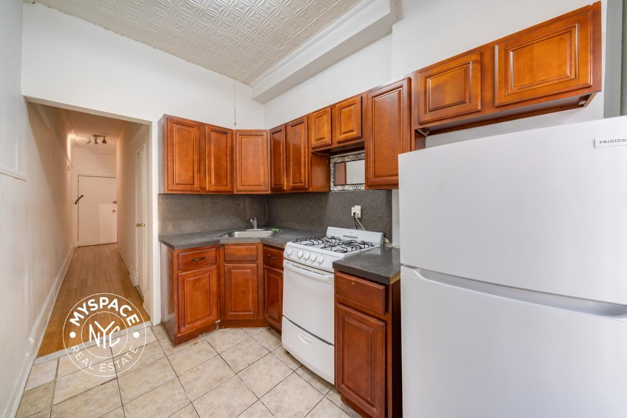 1357 Hancock St #2L - Photo 4 of 10