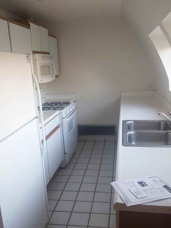 1104 W Ontario St #B - Photo 3 of 9