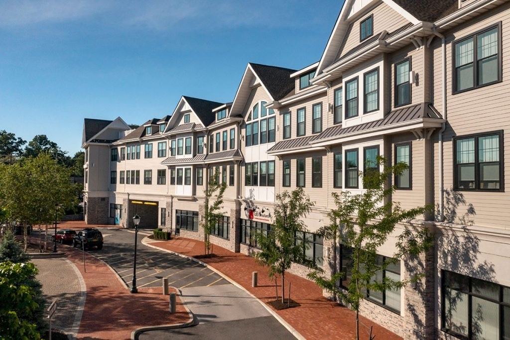 GATEWAY PLAZA - Photo 3 of 10