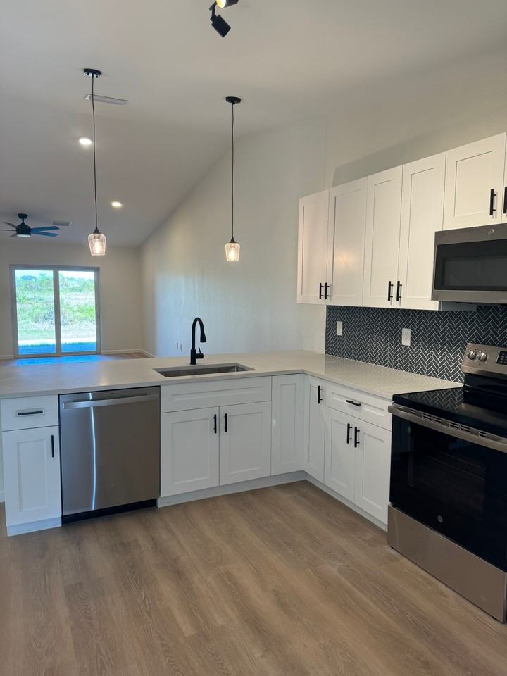 11136 Pendleton Ave #11136 - Photo 6 of 22