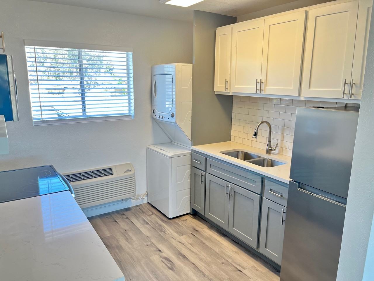 2020 W Orangewood Ave #215 - Photo 6 of 27