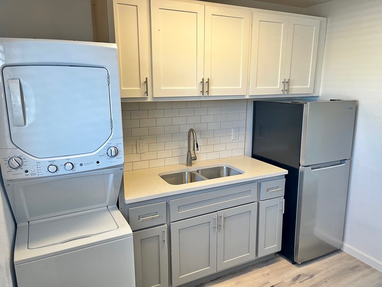 2020 W Orangewood Ave #215 - Photo 7 of 27