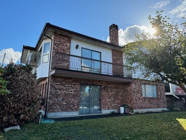 3110 Adanac St - Photo 3 of 11