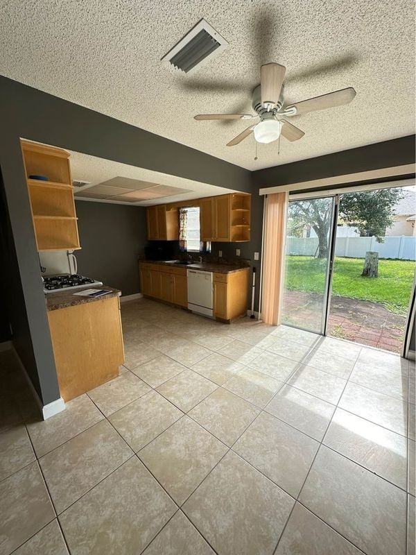 1102 Sw Arc Ct - Photo 7 of 14