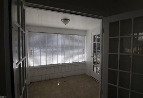 1039 East 50th Street - Photo 5 of 12