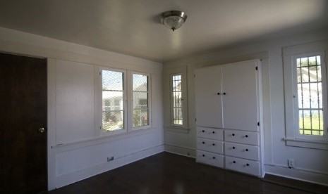 1039 East 50th Street - Photo 7 of 12