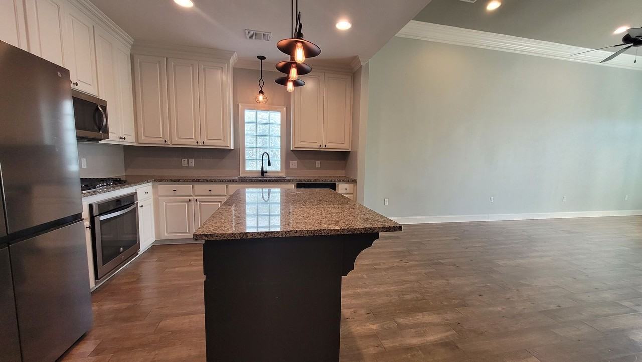 2618 Cresthaven Ave - Photo 5 of 15