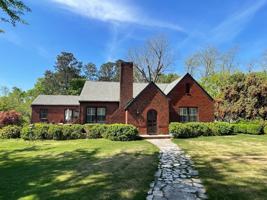 featured image of 329 Country Club Rd
