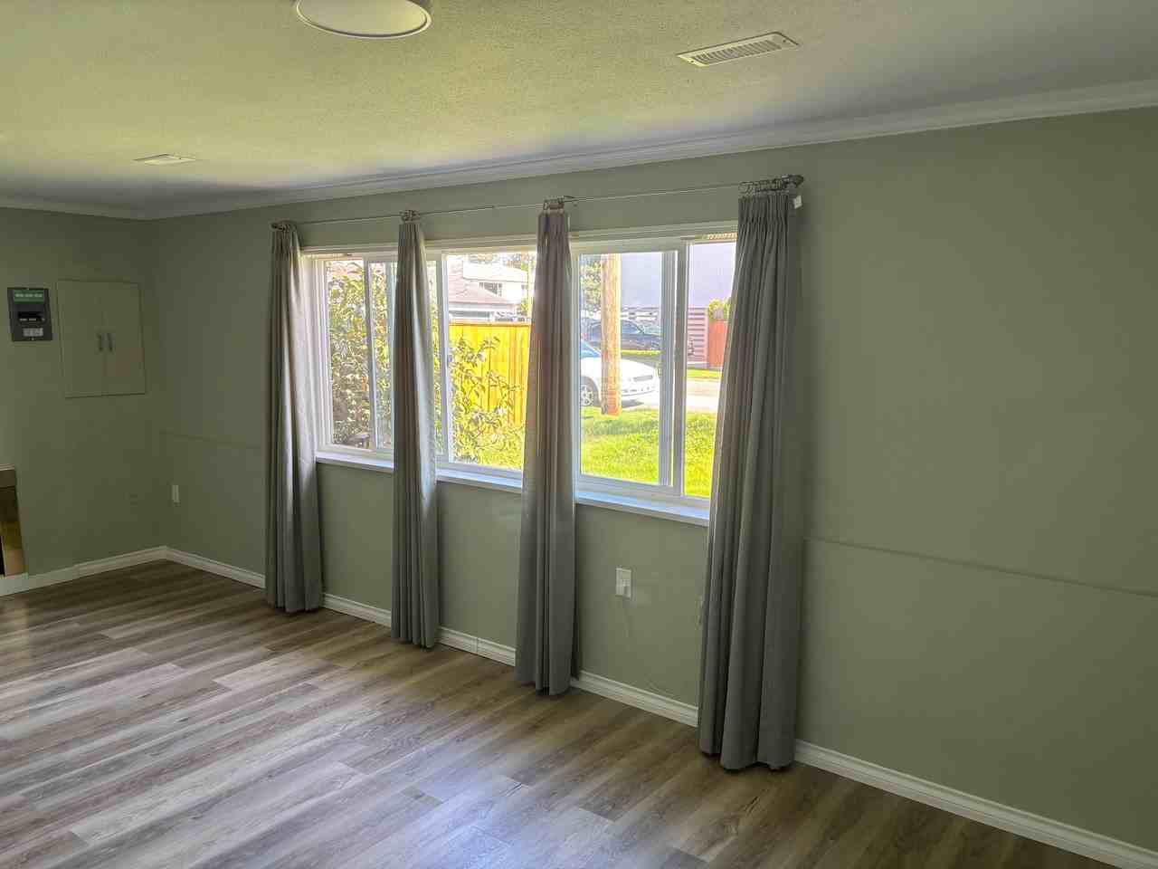 5410 Chestnut Crescent - Photo 3 of 12