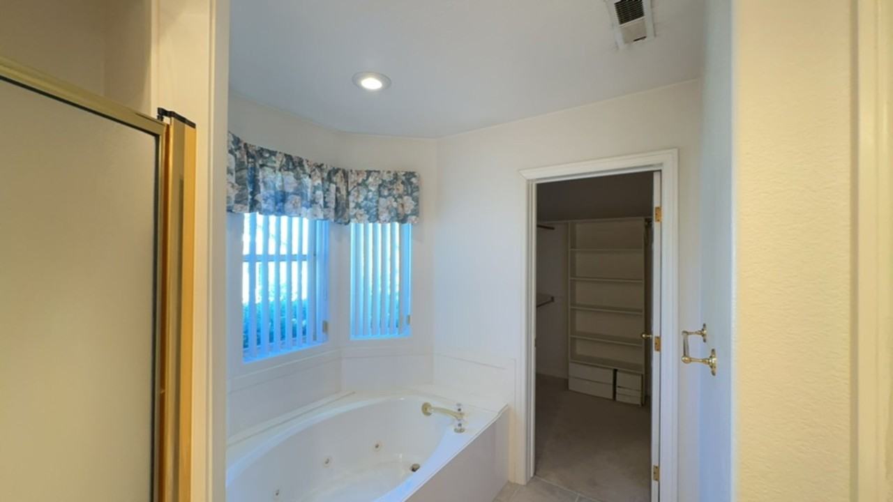 445 E Vermillion Ave - Photo 2 of 30