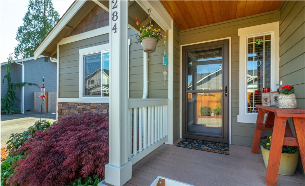 284 Dennis Way - Photo 2 of 15