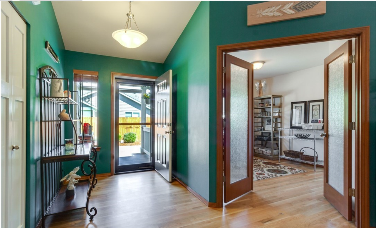 284 Dennis Way - Photo 3 of 15