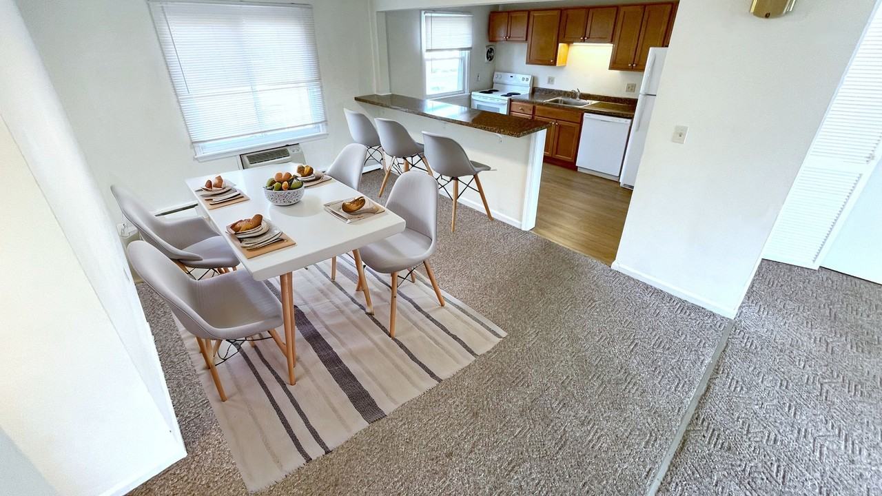 Pierce Square Apartments - Photo 2 of 7