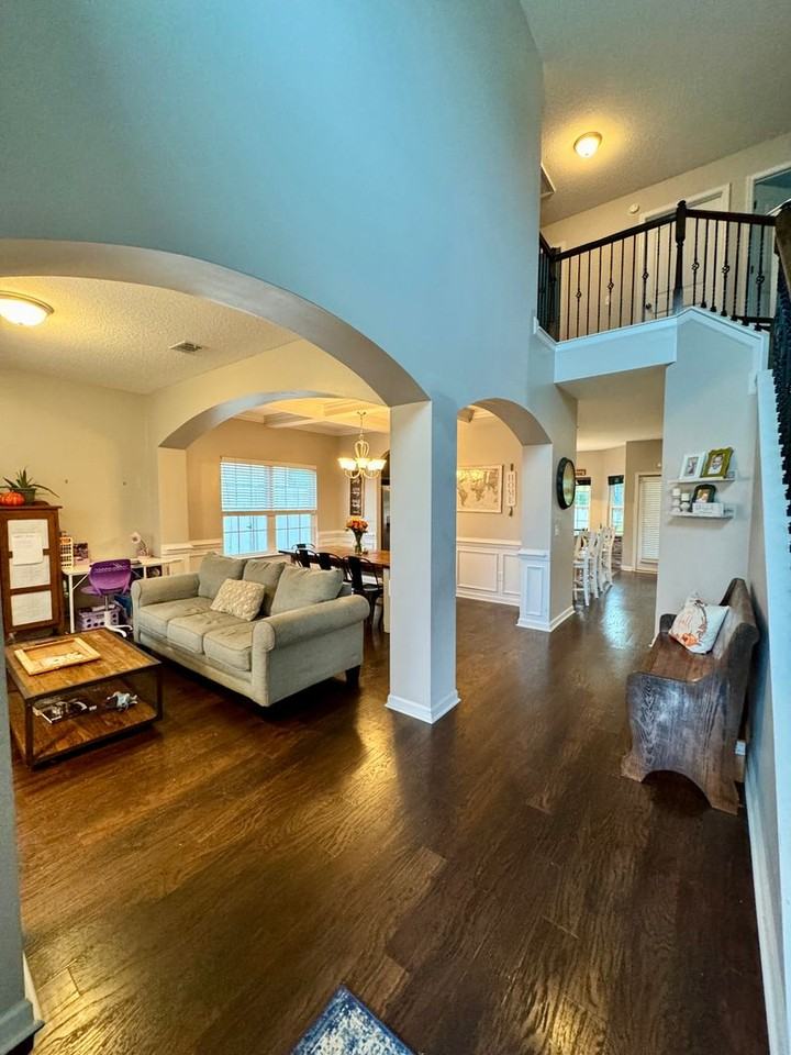 674 Red Oak Ln - Photo 2 of 26